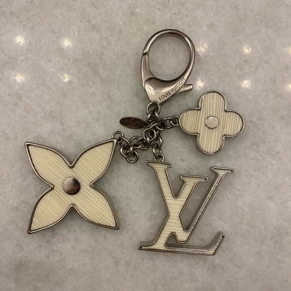Louis Vuitton Fleur de Lys Silver and Cream Bag Charm - Picture 3 of 4